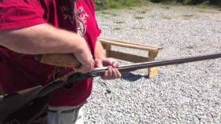 preview picture of video 'How to load and shoot a 28 Gauge Flintlock Fowler'