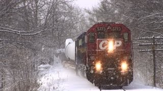 preview picture of video 'COINCIDENCE?? CP 5773 in Parry Sound (15FEB2013)'