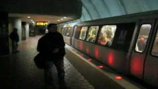 preview picture of video 'Washington Metro at Woodley Park-Zoo/Adams Morgan'