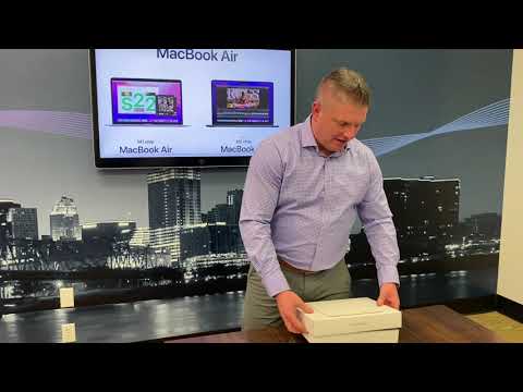 Unboxing the MacBook Air M2