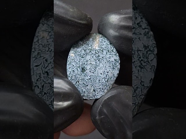 حجر عقيق طحلبي طبيعي