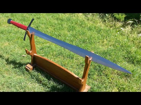 Review and testing of the Fantasy Leaf-Blade Bastard Sword from Angus Trim