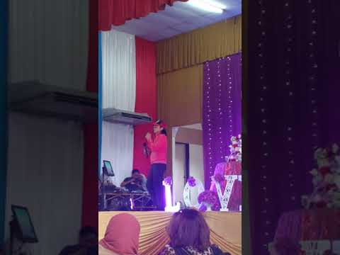 Peter Dicky Lee perform Everyday i love you (Boyzone) during Malin Wed rcption(Papar)