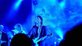 broken social scene - ibi dreams of pavement (a better day) (live in toronto 12/10/2010)