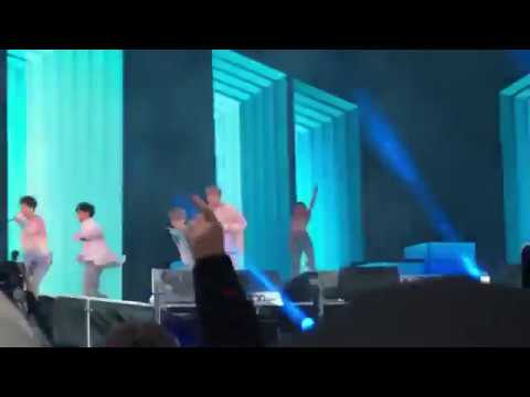 190607 BTS and Halsey Boy with Luv in Speak Yourself Paris