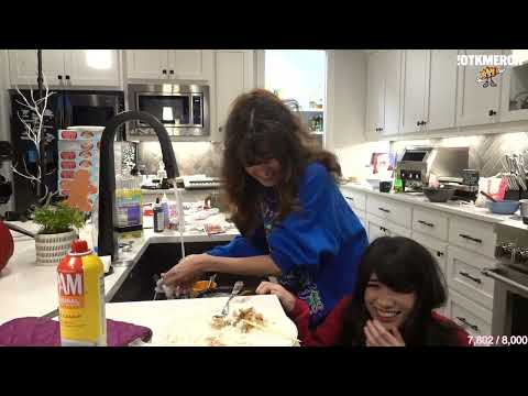 Emiru aand Bonnie Make Scuffed Cake Pops