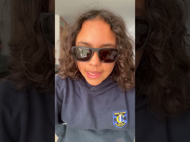 Vídeo relacionado con Alguien toca la puerta
