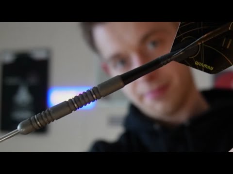 I'M TESTING THE NEW MVG SIGNATURE DARTS 🎯 🤖