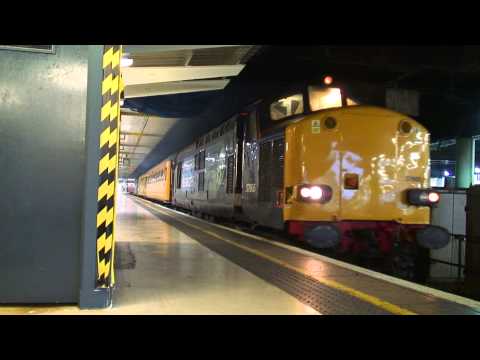 (HD) DRS 37605 + 37259 THRASH out of Victoria - 2Q35