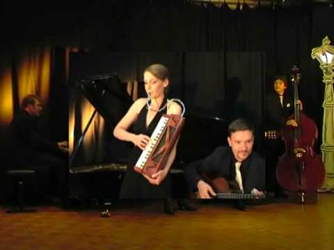 download lagu mp3 mp4 Las Sombras Tango, download lagu Las Sombras Tango gratis, unduh video klip Las Sombras Tango