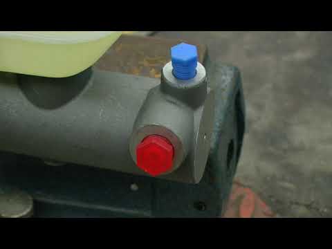 2001 Ford F150 - Bench Bleeding A New Master Cylinder