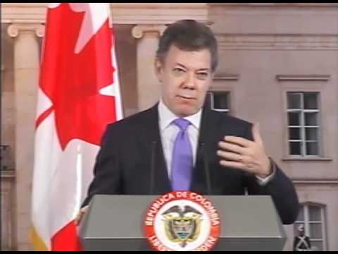 El Primer Ministro de Canadá, Stephen Harper y el presidente de Colombia, Juan Manuel Santos, hablan