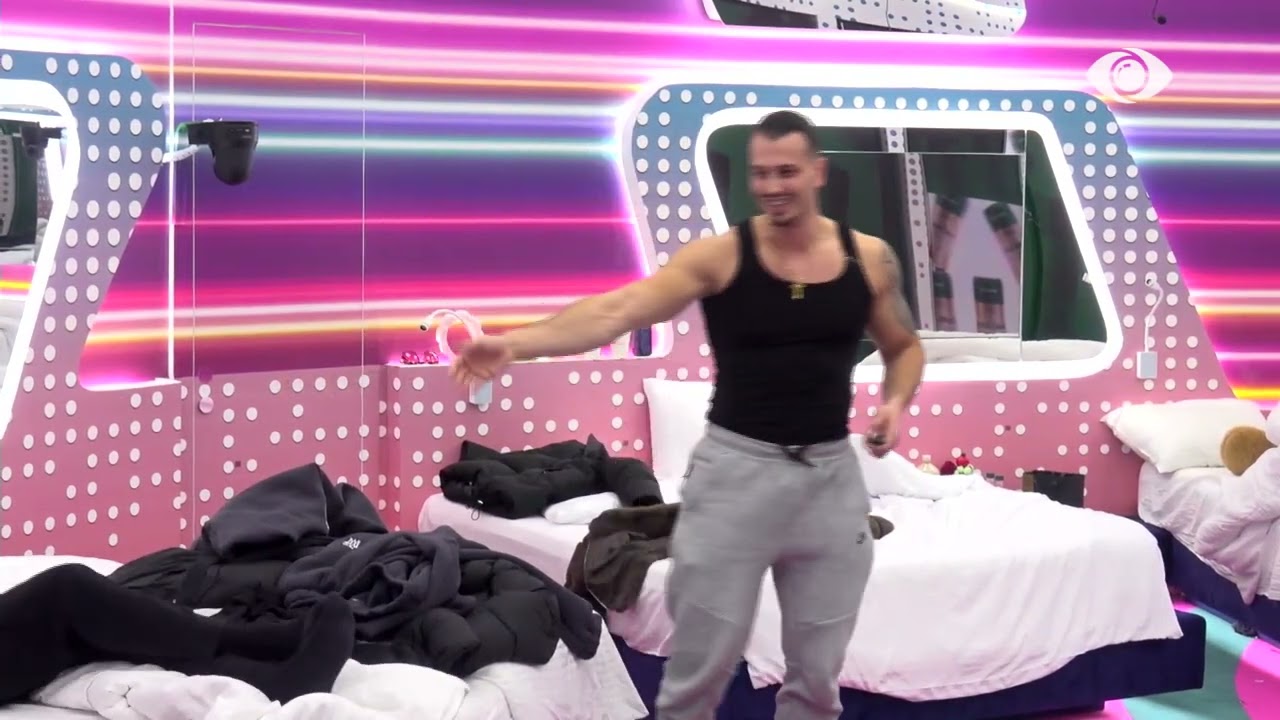 Mateo imiton Mirin gjatë debatit me njëri-tjetrin