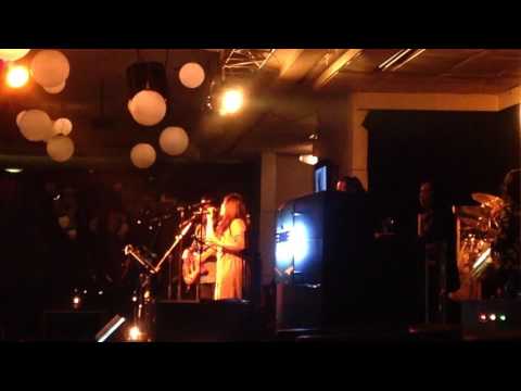 Melody Olivia "John Ritonga" ft Vino Flamingo Band - Endless Love @Airman