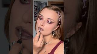 Яркий бургунди макияж с сиянием