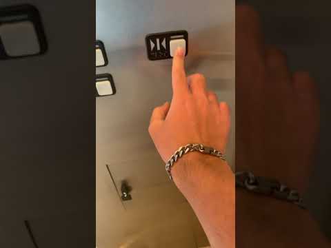 Elevador do Mall of Millenia perto da loja Bloomingdales em Orlando, Flórida