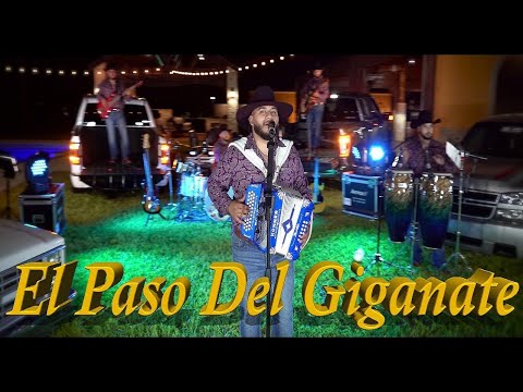 El Paso Del Gigante (En Vivo)