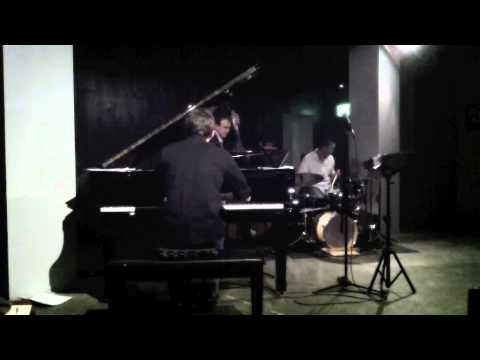 Nikos Syropoulos Trio: 