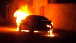 preview picture of video 'Carro explode em Cambuí'