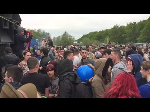 UK TEK 2015! RIG pumping after ravers repel riot squad. Uk free party