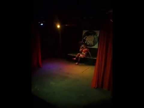 leandra gitana na boate resenha