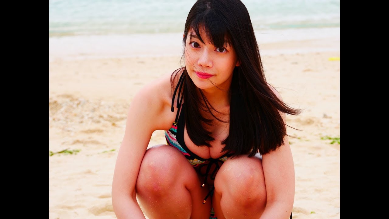 穏やかな沖縄の海辺で First experience for hot babe on the calm Okinawa Beach