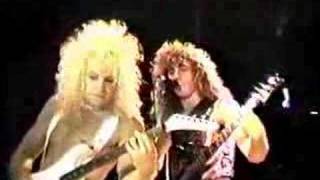 Poser an 80s hair band