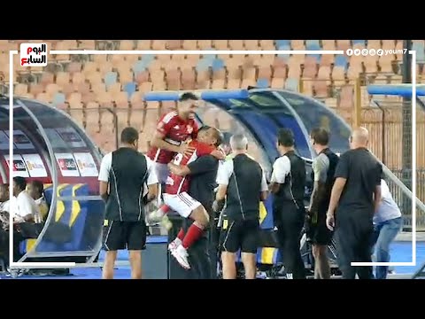 افشة يحتفل مع خالد بيبو بعد هدفه في سان جورج