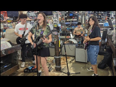Garage Spiders video