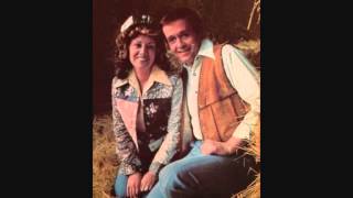 Bill Anderson & Mary Lou Turner - Gone at last