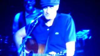Carole King and James Taylor perform &quot;Sweet Baby James&quot;