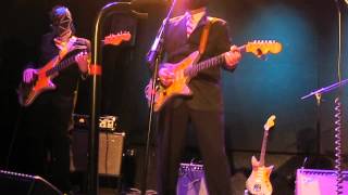 NICK LOWE w/ LOS STRAITJACKETS -- &quot;I KNEW THE BRIDE (WHEN SHE USED TO ROCK AND ROLL)&quot;
