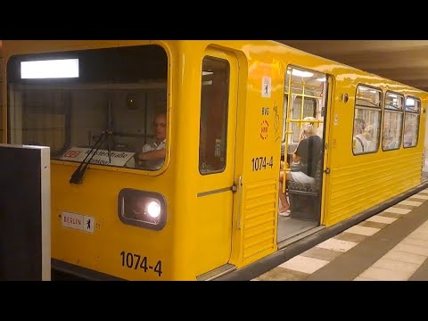 Berliner U-Bahn U2 G1/E1 1074-4 am Stadtmitte Richtung Klosterstr. (August)2023