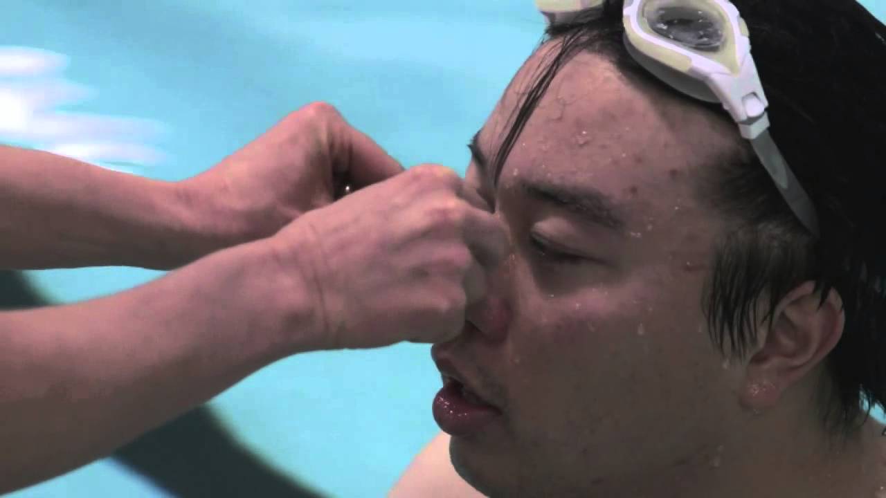 How to Use Nose Clips for Swimming