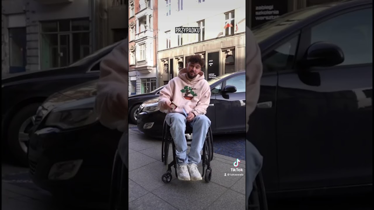 CZY NAKLEJAĆ KARNE NAKLEJKI ZA ZŁE PARKOWANIE #shorts