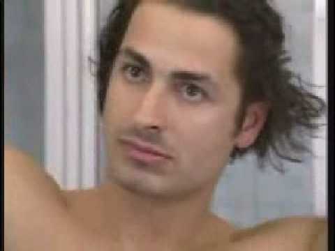 Vyvoleni 1 Vladko si striha vlasy