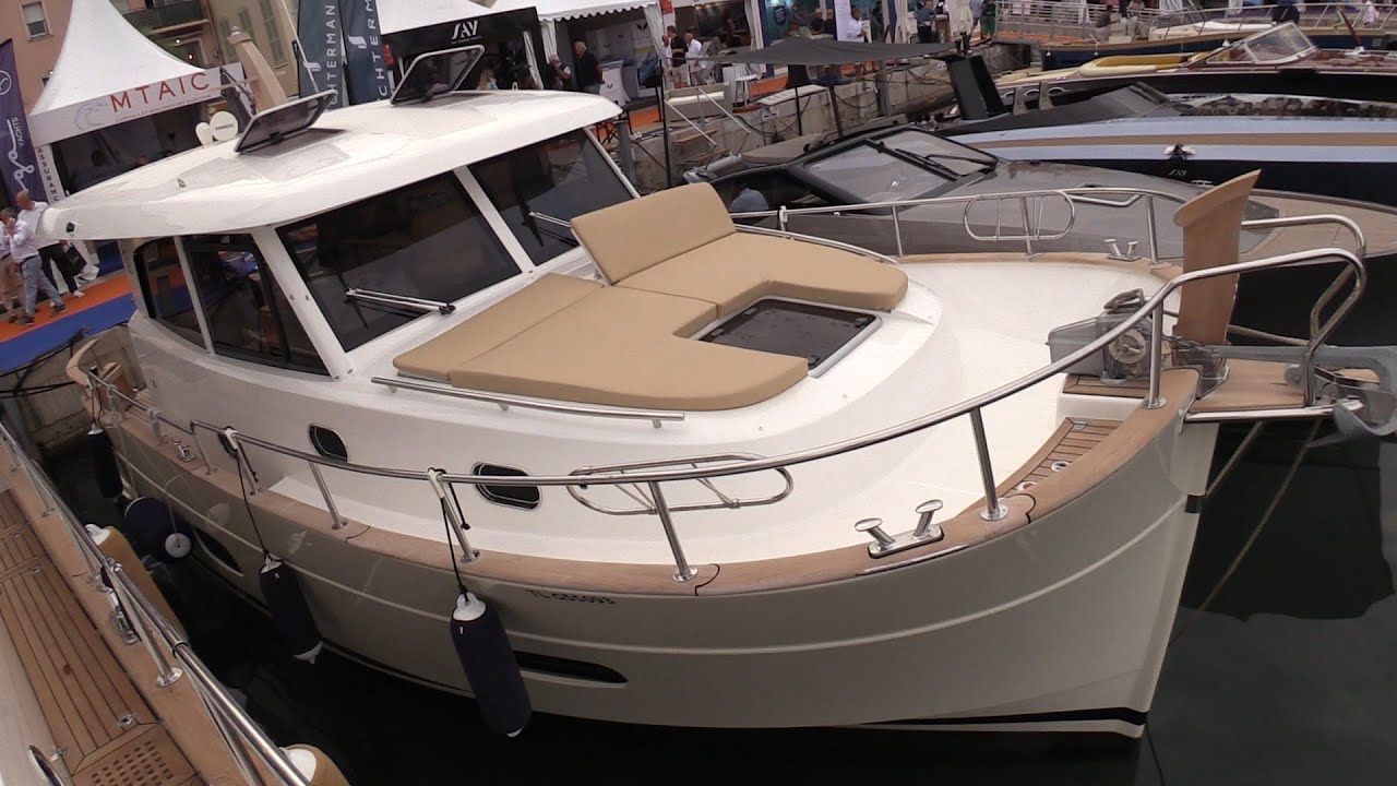Sasga Menorquin 34 HT Review - Premium Class Yacht
