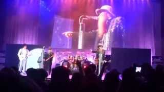 Jeff Beck joins ZZTOP for Rough Boy