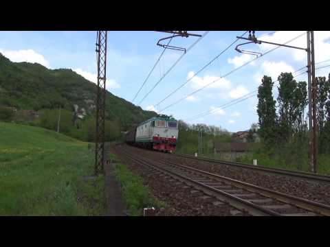 IL SALUTO DELLA E.652-055 CON IL MRS LECCO MAGGIANICO, TRANSITA A RIGOROSO.(AL) 15 - 4 - 2017