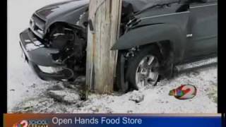 preview picture of video 'Car loses door after crash'