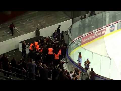 Fight: Genève-Servette HC vs Lausanne HC (black) 07.10.2017