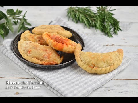 Ravioli salati Fritti - Sfiziosi facili e veloci con ricotta e pistacchi - Ricette che Passione