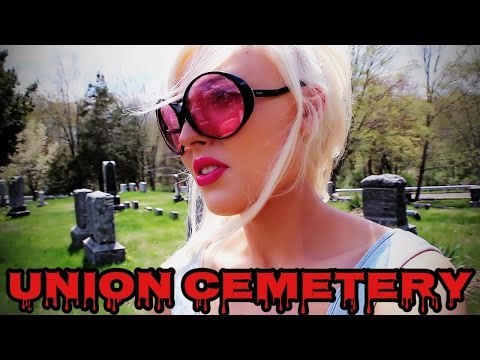 EXPLORING HAUNTED UNION CEMETERY! (POLICE WERE WATCHING ME)