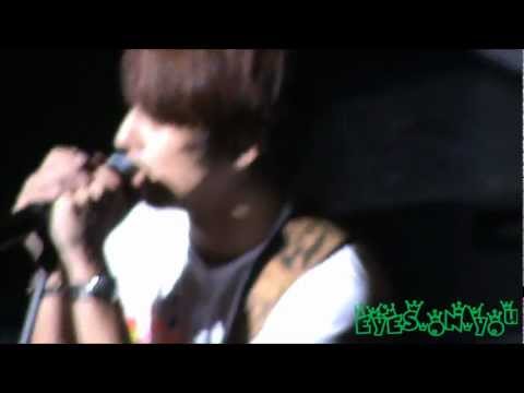 120922 CNBlue In London Concert - LOVE Close Up Fancam