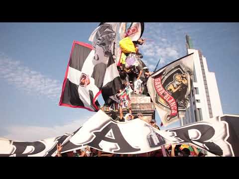 "Garra Blanca, Plaza dignidad" Barra: Garra Blanca &bull; Club: Colo-Colo