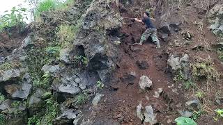 Download lagu Sandman crazy action of collapsing cracked rocks mp3