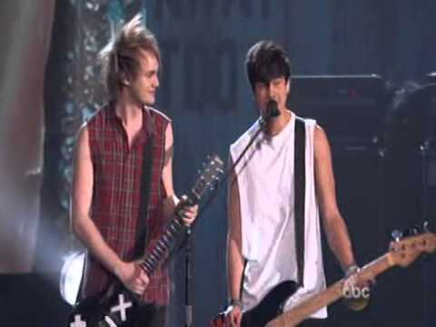 5 Seconds Of Summer She Looks So Perfect - Billboard 2014