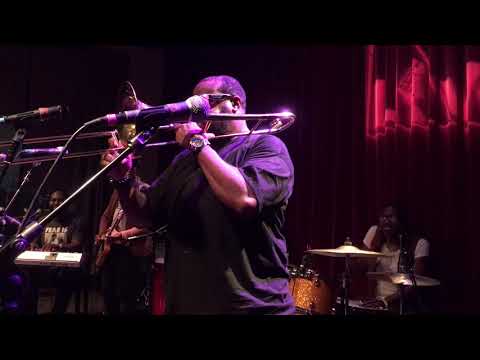 Muzikaldunk (female drummer) sits in w/ RC Williams at Ropeadope 21SoulSessions @World Cafe Live