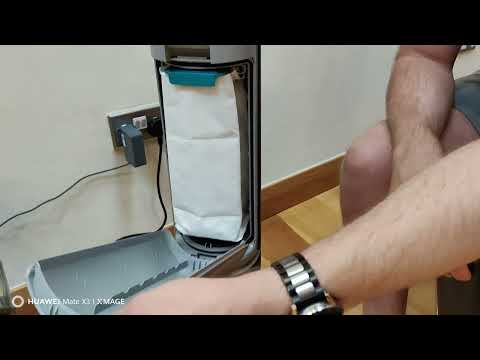 Demonstration of the unique features on the Samsung Bespoke Jet AI Vacuum Cleaner