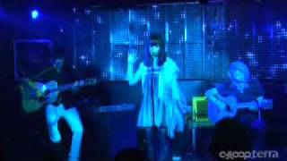 Aura en concierto 'Something from nothing'